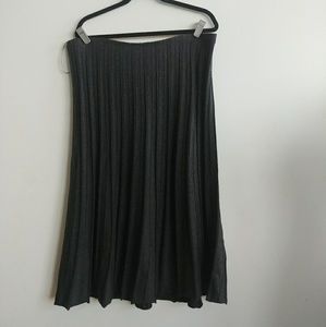 Gray Jones ny accordian like full sweater skirt